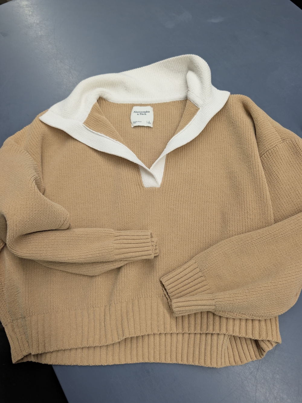 Abercrombie & Fitch Notch-Neck Sweater Polo – Camel / Cream – Size Large